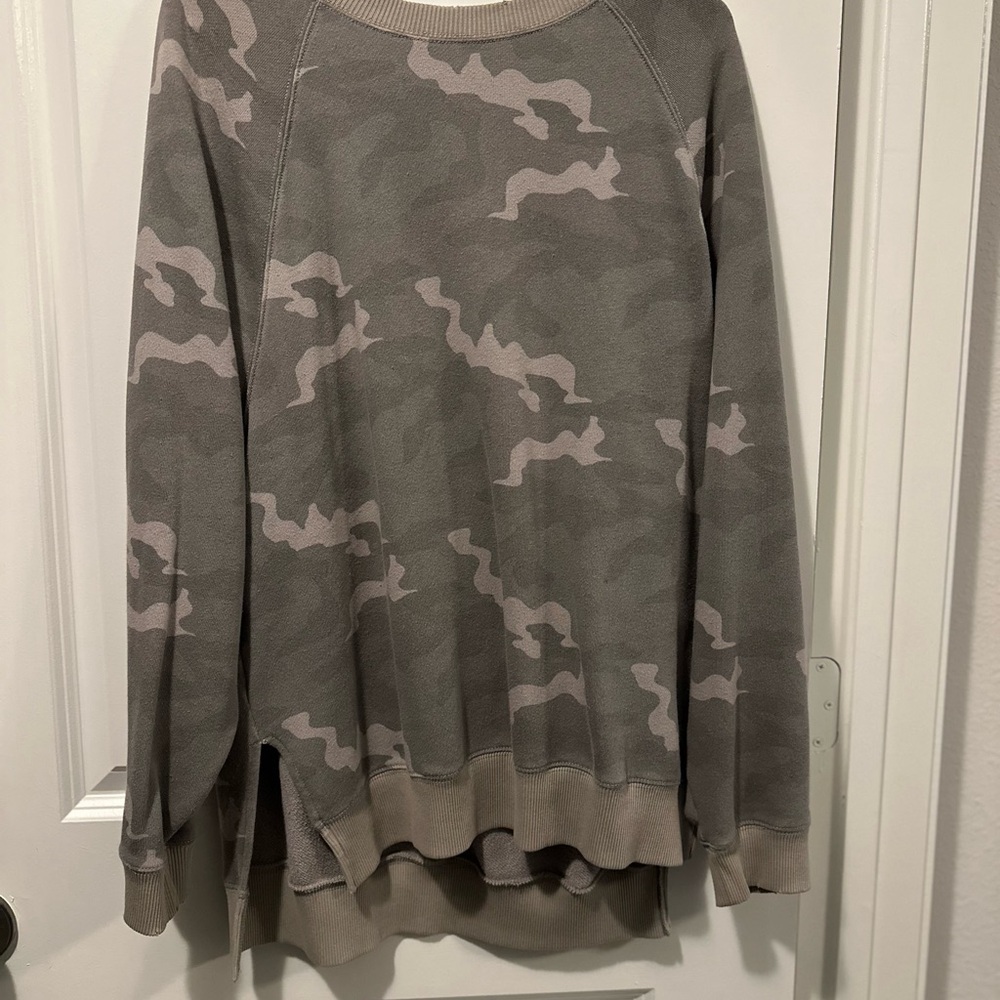 American Eagle Outfitters Light Gray Camouflage Top